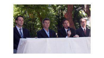 ámbito.com | En el Jardín Botánico, Macri firmó un convenio para reciclar en el exterior 10 toneladas de pilas.