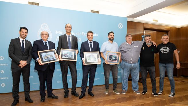 Gonzalo Rodiño, Jose Ignacio De Mendiguren, Raúl Barcesat, Sergio Massa, Adrián Valle, Ricardo Pignanelli, Mario Manrique y Pablo Pagez.