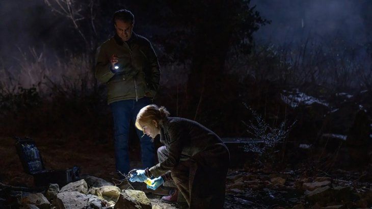 La muerte esconde misterios que la protagonista deberá descubrir.