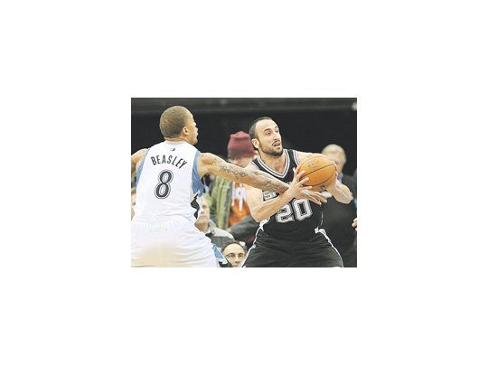 Manu, fracturado: un mes parado