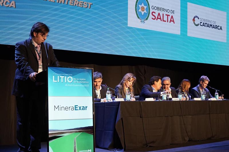 Alejandro Colombo, director periodístico de Panorama Minero, en la apertura del seminario del litio. 