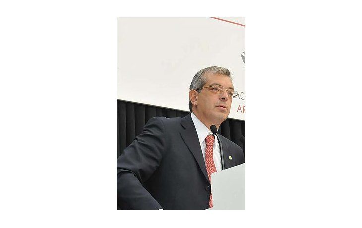Julián Domínguez.