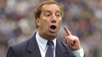 estudiantes saco una nueva camiseta en homenaje a carlos bilardo