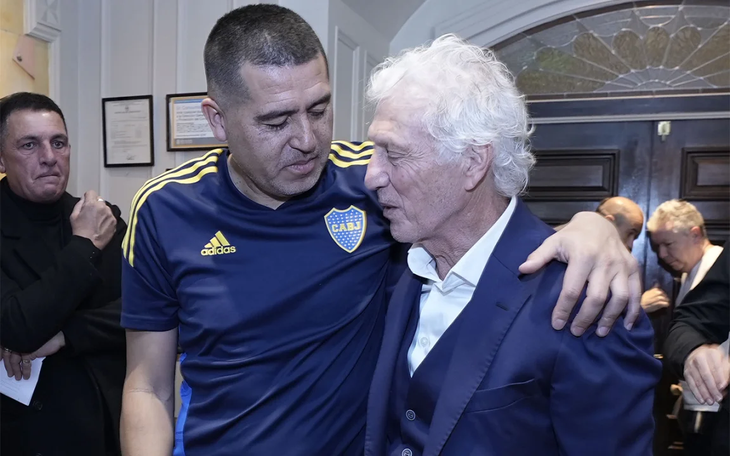 Riquelme, president of Boca, and Pekerman together. Riquelme, president of Boca, and Pekerman together.