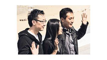 Lu Chuan (izq.) con los protagonistas de «Ciudad de vida y muerte» Liu Ye y Fan Wei, durante su presentación en San Sebastián.