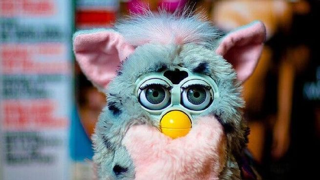 Furby, un muñeco que no solo conquistó niños, sino que también inquietó a los adultos.
