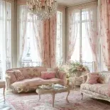 La moda chic vuelve a instalarse y el color conocido cómo rosa viejo predomina en la decoración de interiores. La moda chic vuelve a instalarse y el color conocido cómo rosa viejo predomina en la decoración de interiores.