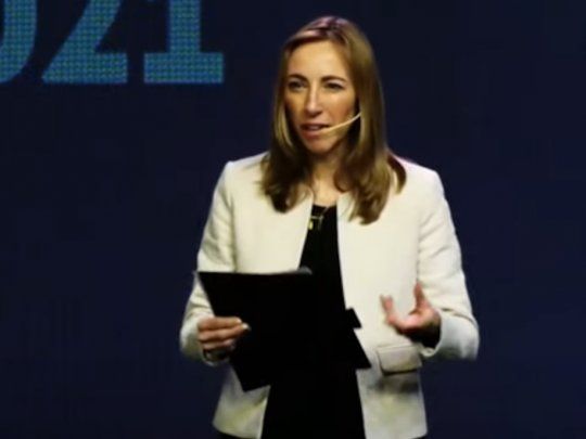 Paula Altavillla, presidenta del 57° Coloquio y CEO de Schneider Electric.