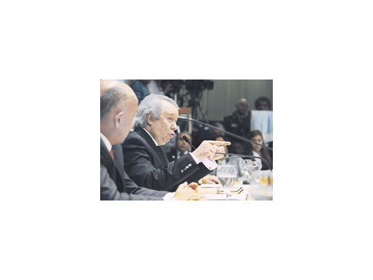El gobernador embiste contra una ley electoral clave para el triunfo del PJ en la provincia.