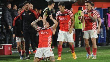Vive. Estudiantes le ganó a Talleres en la última jugada del partido.