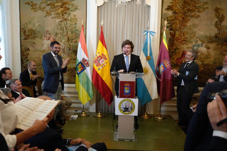 El presidente comparó su plan económico con la convertibilidad y aseguró que su programa es “25 veces más reformista” en solo un año y medio. El presidente comparó su plan económico con la convertibilidad y aseguró que su programa es “25 veces más reformista” en solo un año y medio.