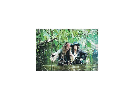 El amor-odio entre la pirata Penélope Cruz y el Sparrow de Johnny Depp es uno de los hallazgos del cuarto film de la saga, en el que los detalles sobrenaturales vuelven a superan la actividad corsaria más realista.
