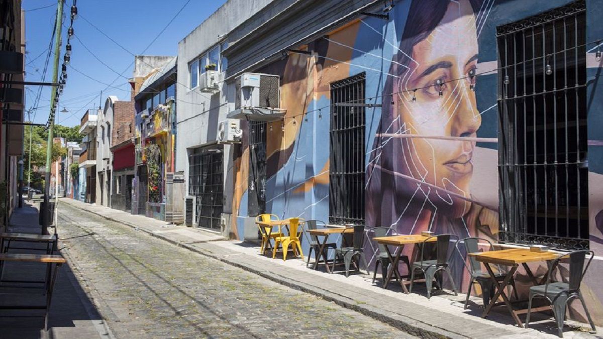 Why is Palermo the only neighborhood that resists falling property prices?