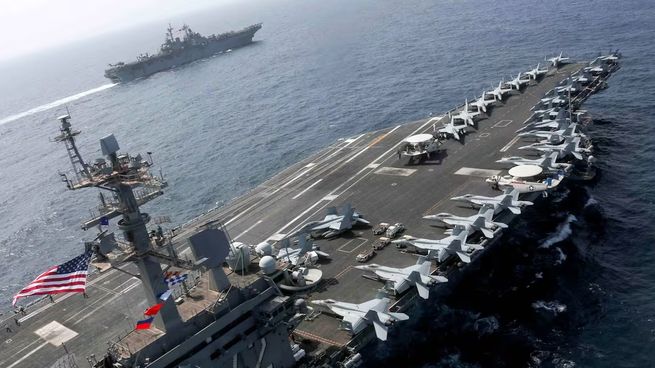 Irán afirmó haber lanzado misiles contra uno de los buques insignia de Estados Unidos en el golfo.