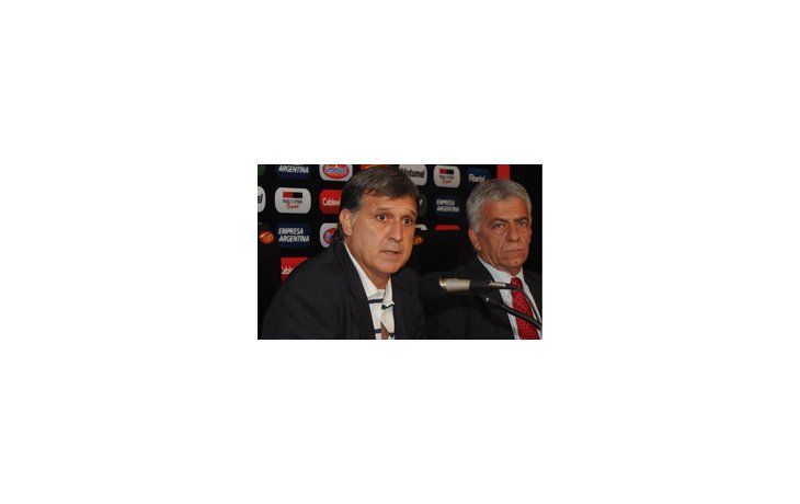 Martino, el flamante DT, y Lorente, presidente del club