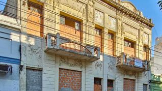 El edificio permaneció años tapiado y abandonado hasta el inicio de la remodelación que hoy busca rescatar su valor patrimonial y arquitectónico El edificio permaneció años tapiado y abandonado hasta el inicio de la remodelación que hoy busca rescatar su valor patrimonial y arquitectónico
