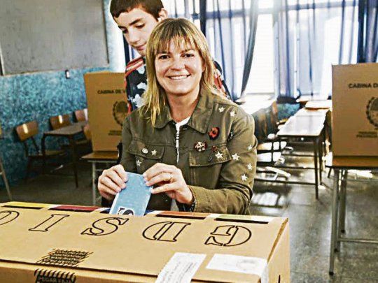 Protagonistas. La concejal del Frente Progresista Verónica Irízar disputaba anoche su pase hacia la pelea por la intendencia de Rosario.&nbsp;