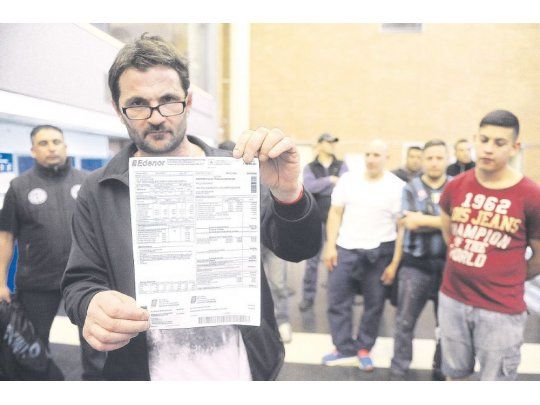 Reclamo. Cooperativistas protestaron el lunes en una distribuidora.