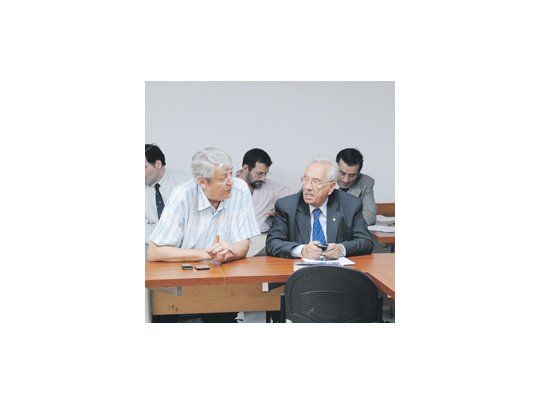 Las comisiones funcionaron ayer todo el día en Diputados para despachar los proyectos de fin de año. Carlos Kunkel y Héctor Recalde supervisaron dictámenes.
