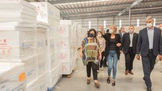 La ministra de Salud de la Nación, Carla Vizzotti﻿, recorrió el depósito de insumos y medicamentos del Correo Argentino.