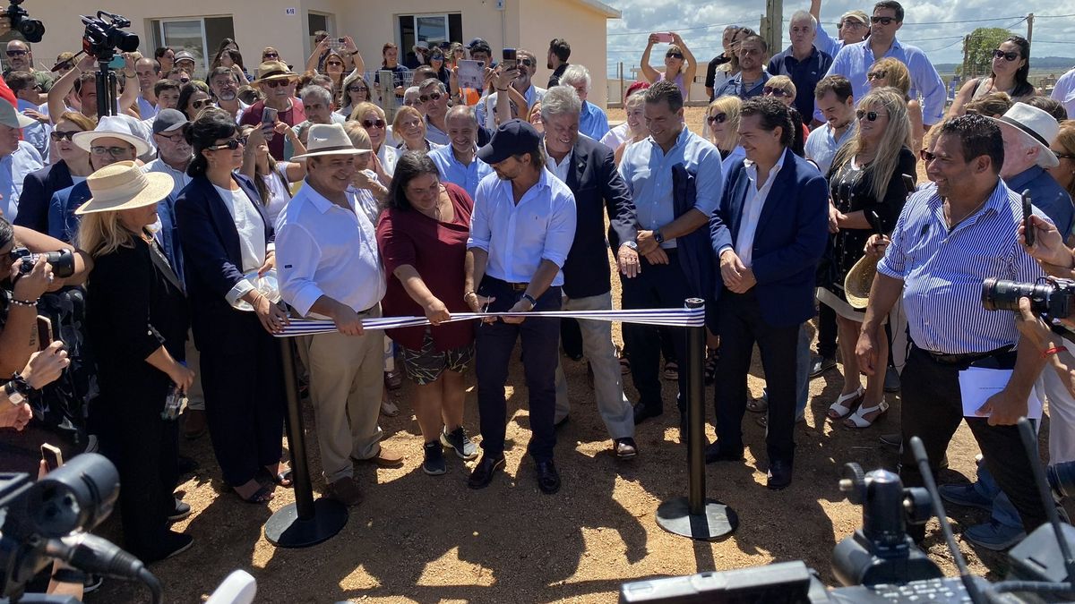 Lacalle Pou inaugurated the relocation of the Kennedy neighborhood