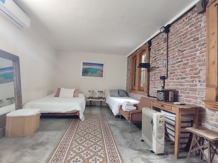 El mercado en la zona es muy dinámico. Monserrat y San Telmo conservan su carácter histórico, pero al mismo tiempo atrae a públicos diversos: estudiantes, jóvenes profesionales, parejas y también familias El mercado en la zona es muy dinámico. Monserrat y San Telmo conservan su carácter histórico, pero al mismo tiempo atrae a públicos diversos: estudiantes, jóvenes profesionales, parejas y también familias