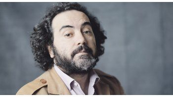 ámbito.com | Gumucio. Una voz clave en la nueva literatura chilena, ensayista, novelista, periodista, humorista y guionista.