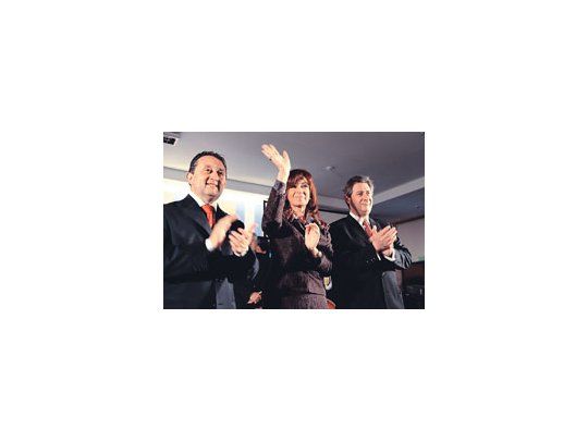 Cristina intensifica raid de campaña con gobernadores