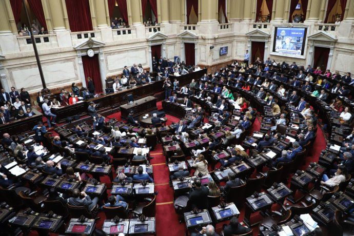 La sesión comenzó pasadas las 14.