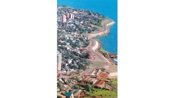 ámbito.com | Caminatas, deportes de río, numerosos bares y restoranes. Estas son algunas de las variadas opciones que ofrece la costanera de la capital misionera.