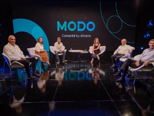 La presentación de MODO la encabezaron Rafael Soto, CEO de MODO, el presidente del Banco Nación, Eduardo Hecker; el gerente general del Banco Credicoop, Sergio Clur; la gerenta de bancas comerciales del Banco Macro, Milagro Medrano; y el CEO del Banco BBVA, Martín Zarich.