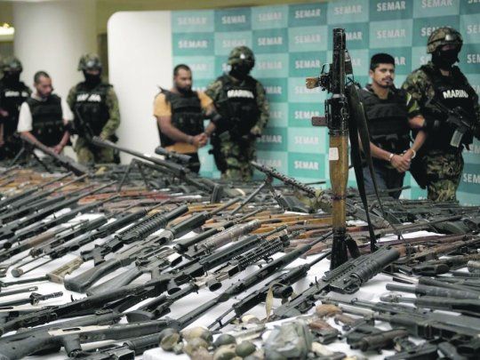 ARSENAL. Durante las redadas contra las bandas criminales, las fuerzas mexicanas han incautado todo tipo de armas, incluso de guerra.&nbsp;