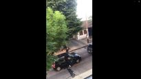le quitaron la licencia de conducir al hombre que insulto y golpeo el auto de una mujer