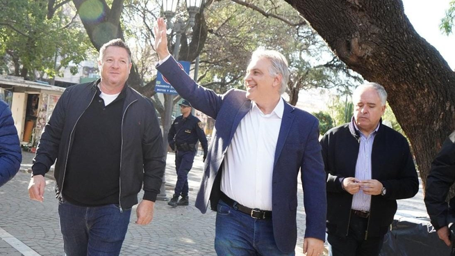 Martín Llaryora, al llegar a la escuela donde votó. En el oficialismo hay optimismo.