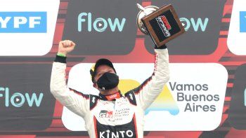 A los 48 años, Barrichello ganó su primera carrera en el Súper TC2000.