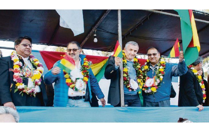 sintonía. El gobernador Morales junto al cónsul Nelzon Mamani y el intendente de San Salvador, Raúl Chuli Jorge.