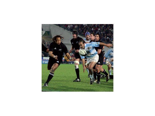 Estampa de crack. Tana Umaga fue verdugo del seleccionado argentino con la camiseta de los All Blacks.