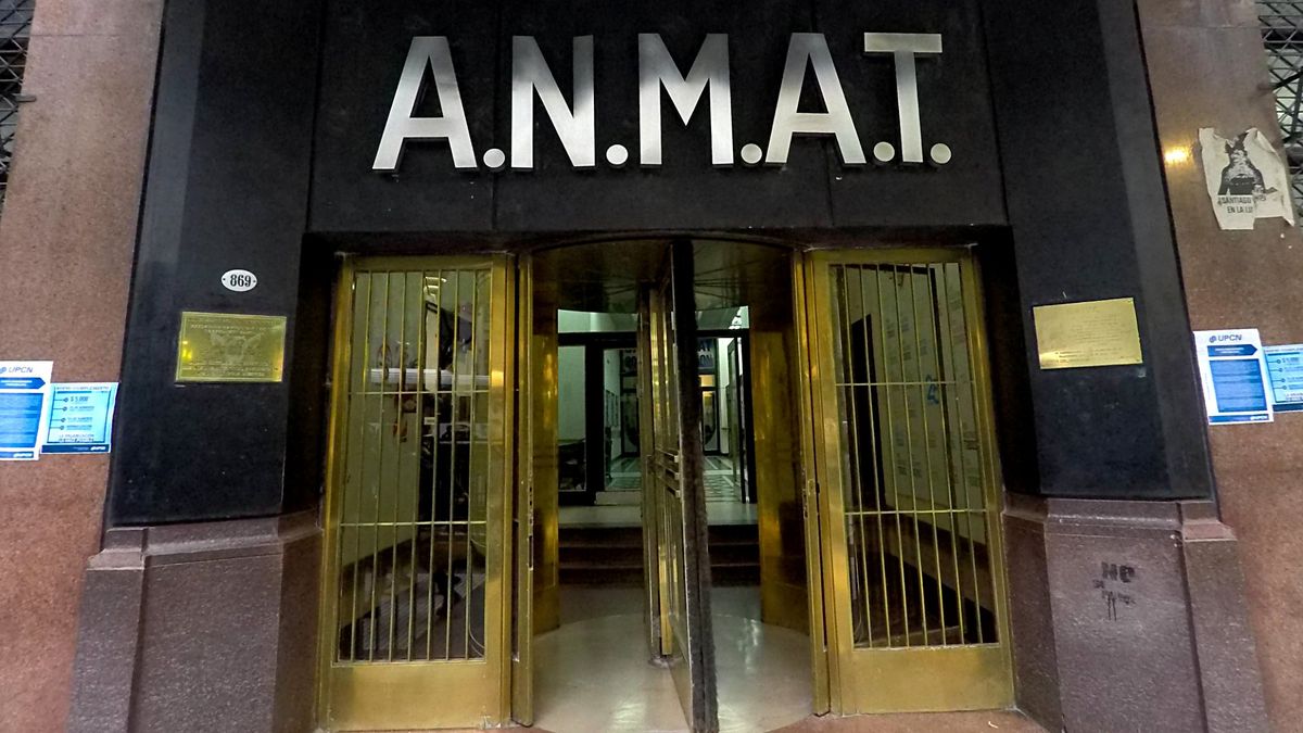 ANMAT prohíbe la venta de dos perfumes creados por una youtuber