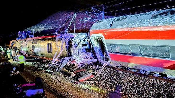 Tras un reporte de la Comisión de Investigación de Accidentes Ferroviarios (CIAF) de España se reveló que la formación contaba con fracturas. Tras un reporte de la Comisión de Investigación de Accidentes Ferroviarios (CIAF) de España se reveló que la formación contaba con fracturas.
