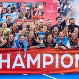 Algarabía en la celebración de la Selección femenina de hockey.