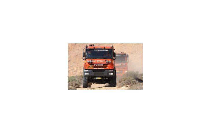A paso arrollador. De Rooy ganó su primera etapas y lidera la competencia. Quiere cortar la hegemonía de los Kamaz.