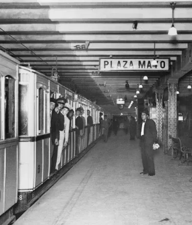 Plaza de Mayo Station on the day of its inauguration on December 1, 1913, which made the Buenos Aires Subway No. 14 in the world. 1913. Mariano Moreno National Library. Plaza de Mayo Station on the day of its inauguration on December 1, 1913, which made the Buenos Aires Subway No. 14 in the world. 1913. Mariano Moreno National Library.