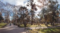 El barrio prioriza los espacios verdes con su gran plaza Arenales.&nbsp;