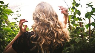 Decolorar el pelo con quimicos puede ser muy dañino para el pelo