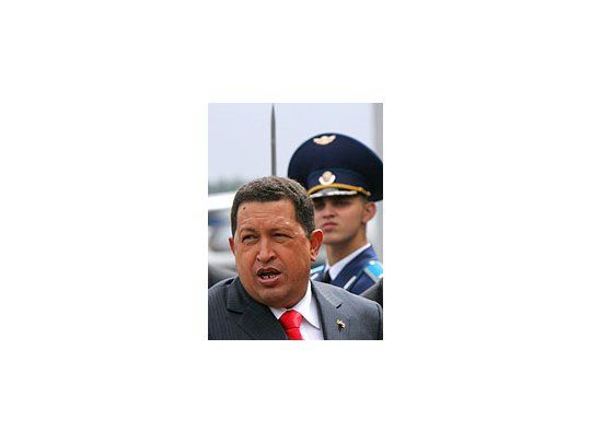 El mandatario venezolano negocia la compra de 5 submarinos con capacidad misilística.