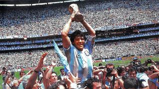 Cejas fue quien alzó a Maradona en los festejos, tras ganar la Copa del Mundo en 1986 Cejas fue quien alzó a Maradona en los festejos, tras ganar la Copa del Mundo en 1986