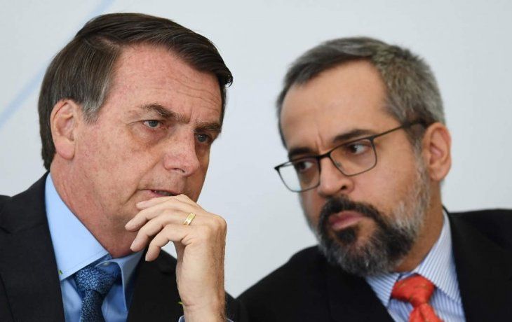 El presidente de Brasil, Jair Bolsonaro, y su pol&eacute;mico ministro,&nbsp;Abraham Weintraub.