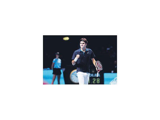 Federer terminó festejando después de un duro trámite ante Tsonga. Mañana se verán las caras con Nadal, quien también tuvo un complicado match ante Fish.