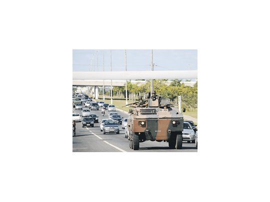La ola de violencia parece no detenerse en Brasil llegando al quinto día consecutivo. Ayer se sumaron 40 efectivos para intentar controlar la zona.