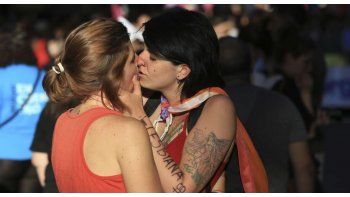 El Ministerio de Seguridad de la Nación dispuso un protocolo para el registro o detención de personas pertenecientes al colectivo de lesbianas, gays, bisexuales y transexuales (L.G.B.T.).